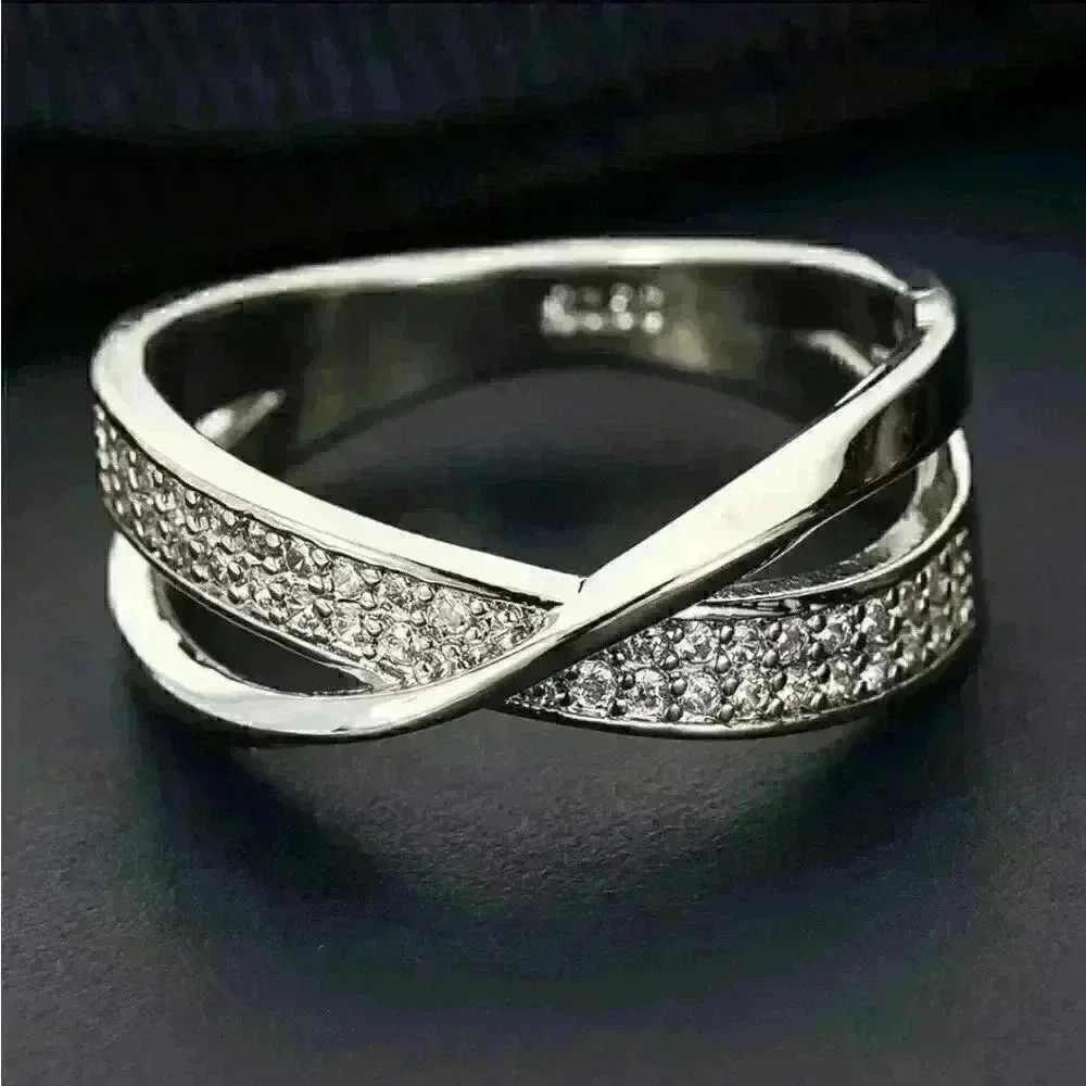 Beautiful Womens Ring   - Picture 2 of 7